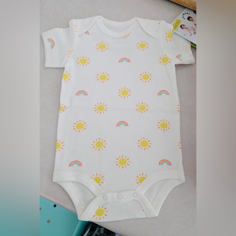 Primary Baby Bodysuit White Short Sleeve Onesie
Sunshine Rainbow Print NWOT 3-6M